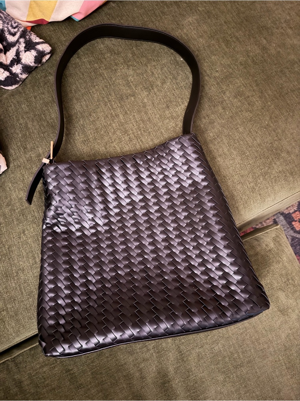 A new day Woven shoulder bag. Bucket bag black